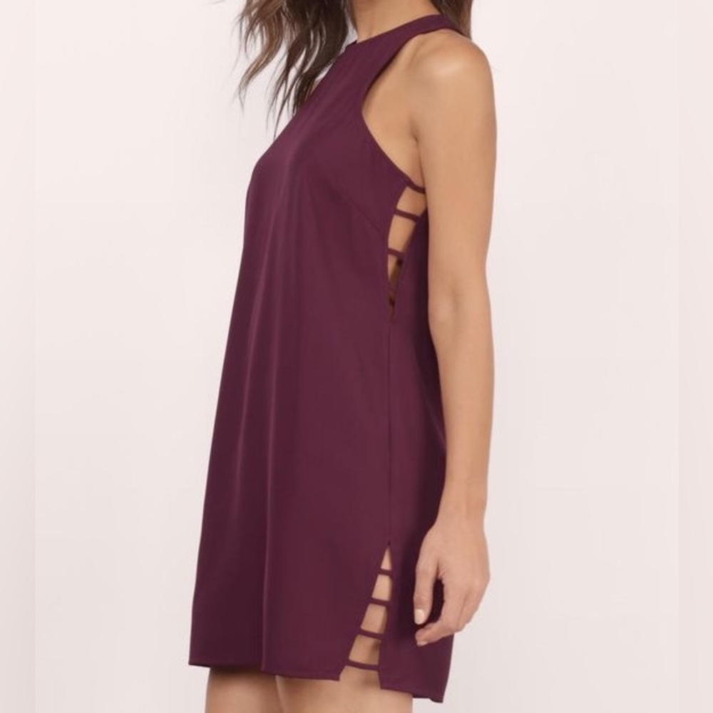 TOBI Dakota Side Strap Shift Dress- Wine